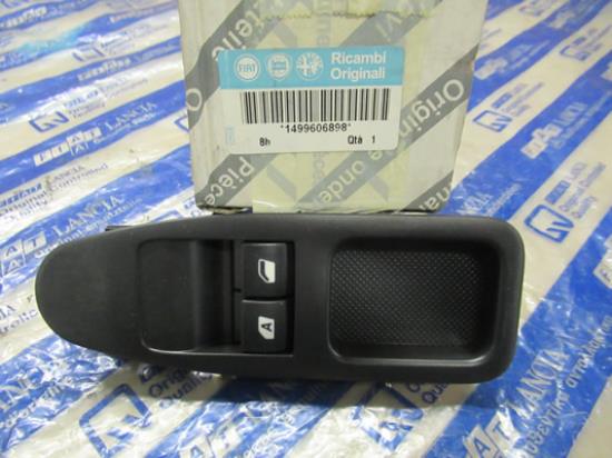 1499606898 Raamschakelaar bestuurderskant