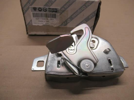 51784816 Motorkapslot