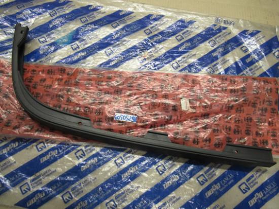 60505292 Spoiler rechtsvoor