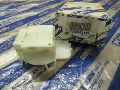 9942156 Ruitenwissermotor relais