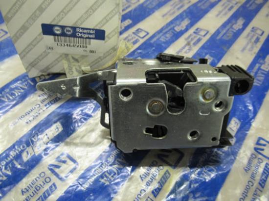 1334645080 Slot portier linksvoor