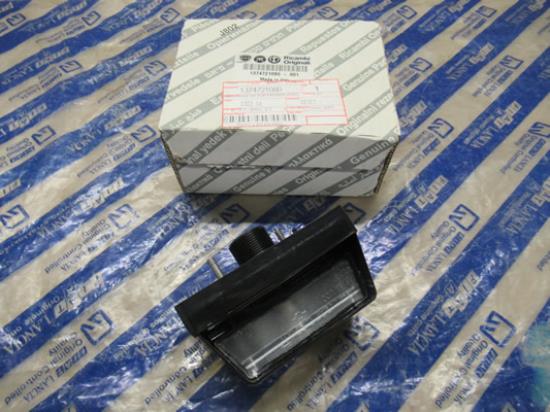 1374721080 Kentekenverlichting linkerzijde