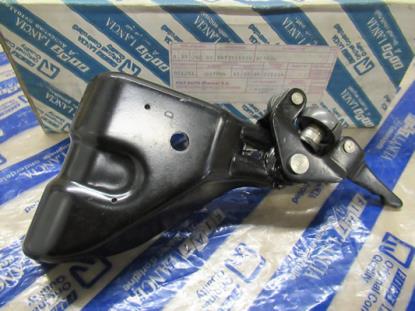 1477551080 Geleider onder rechterzijde schuifdeur