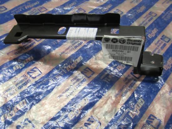 50549464 Spatbord beugel rechtsvoor