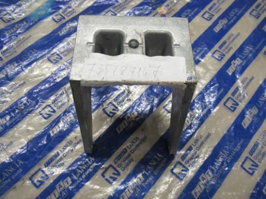 735287147 Beugel armsteun middenconsole