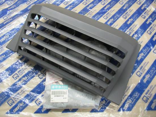 735522123 Sierstuk stoel voorzijde