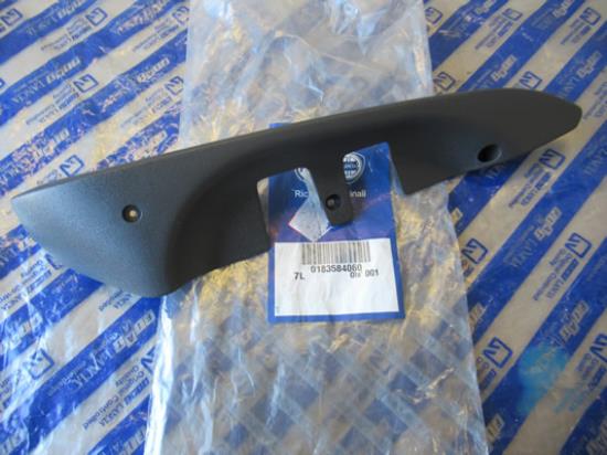 183584060 Sierstuk bestuurdersstoel