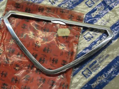 607409810 Frame chrome grille voorbumper