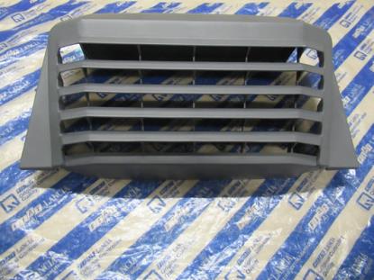 735423526 Sierstuk achterzijde stoel links