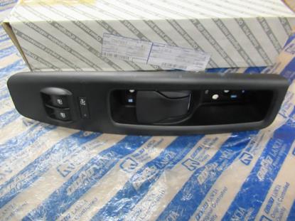 735616017 Raamschakelaar linksvoor