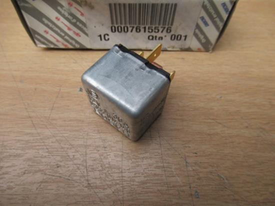 7615576 Relais 12V 30A