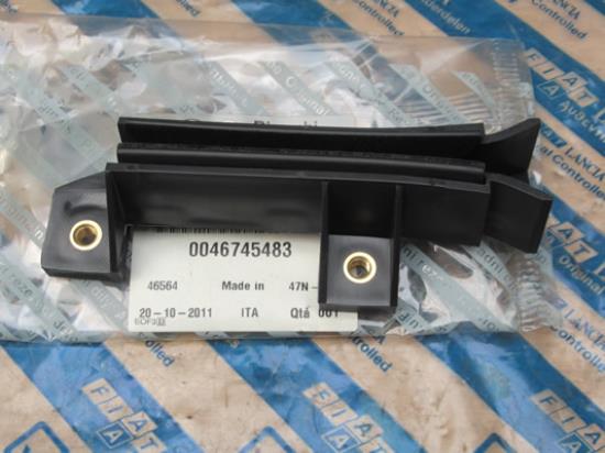 46745483 Raam geleider portier linksvoor