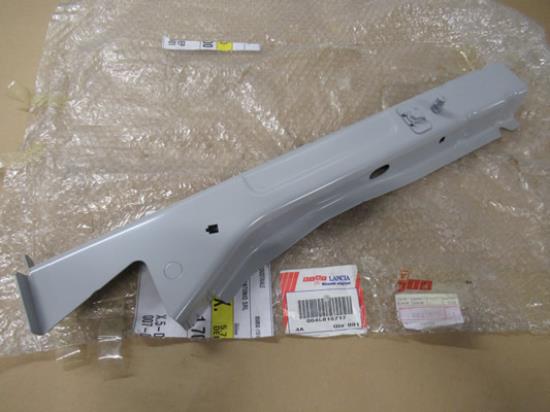 46818717 Balk carrosserie linksvoor