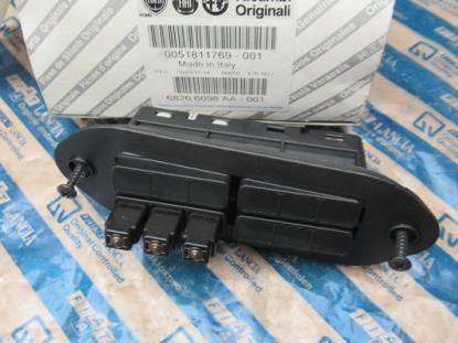 51811769 Kontakt rechtsonder