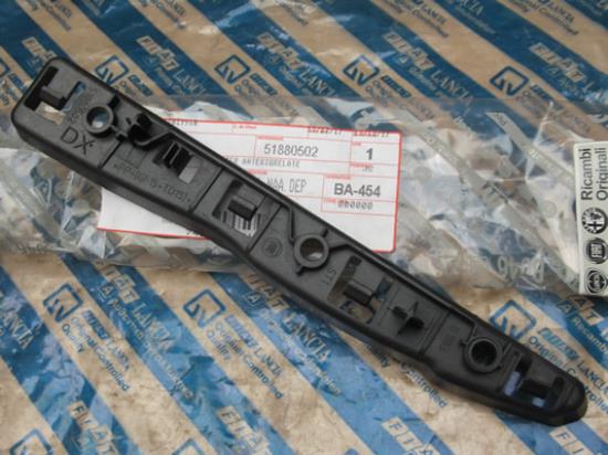 51880502 Bumpersteun rechtsvoor