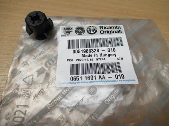 51986328 Klem bumper voorzijde