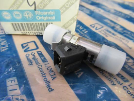71729224 Injector