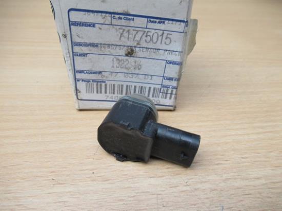 71775015 Parkeersensor met ring achterzijde