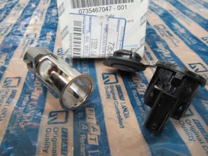 735467047 12V aansluiting