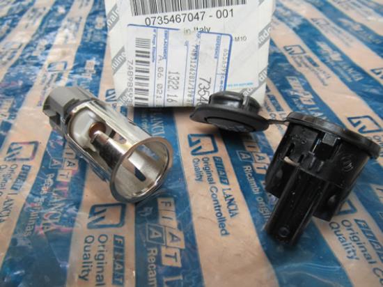 735467047 12V aansluiting