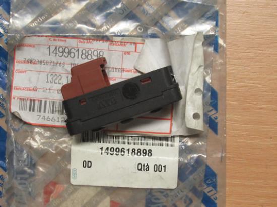 1499618898 Stoel verstel schakelaar voorzijde