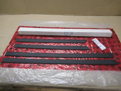 5907830 Stootstripset