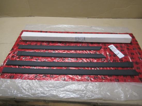 5907830 Stootstripset