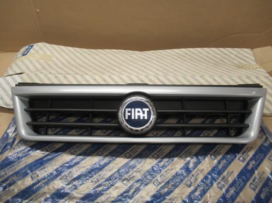 735324820 Grille radiateur inclusief embleem