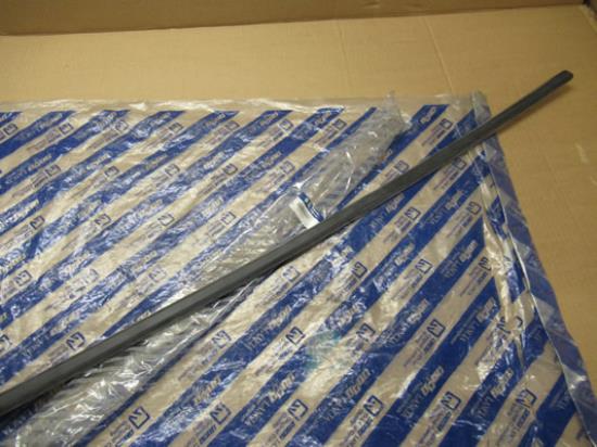 7793033 Stootstrip rechtsmidden