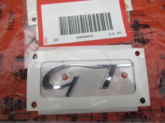 60690947 Embleem achterzijde GT