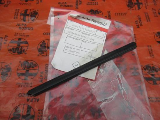 60545434 Pakking grille rechterzijde