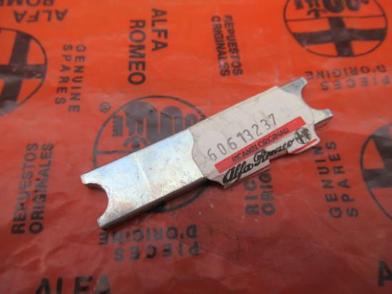 60613237 Beugel carrosserie dak