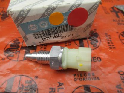 71739582 Achteruitrijschakelaar