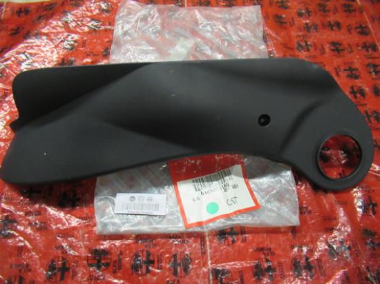 183463160 Sierstuk stoel rechtsvoor