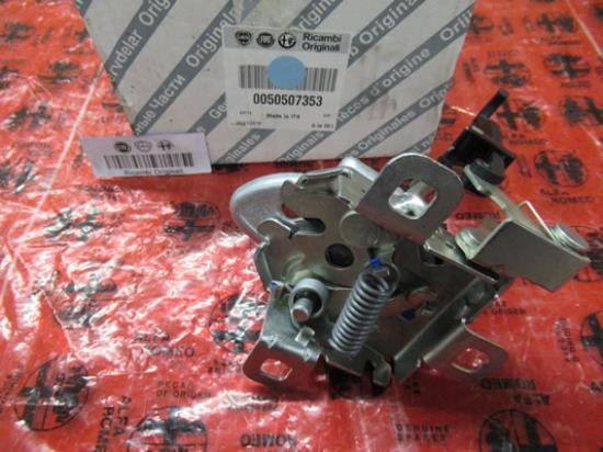 50507353 Motorkap slot