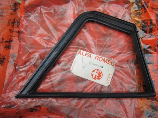 60509690 Rubber klein raam rechtsachter