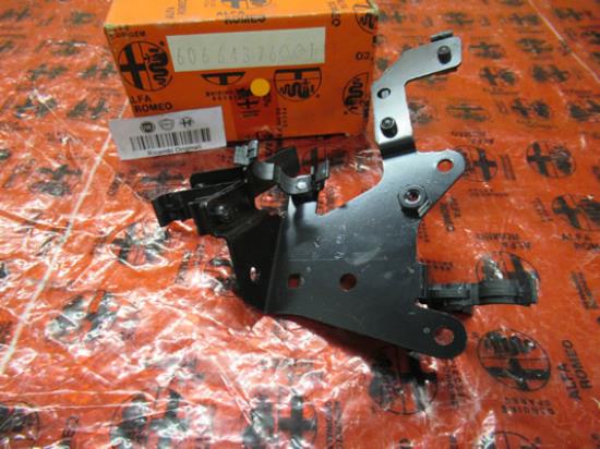 60664376 Waterpompbeugel