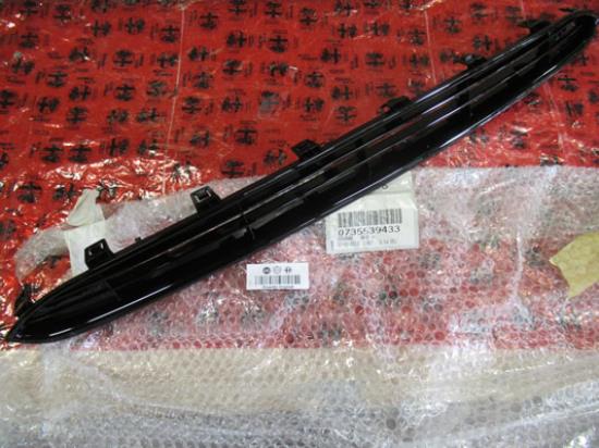 735539433 Grille midden voorbumper