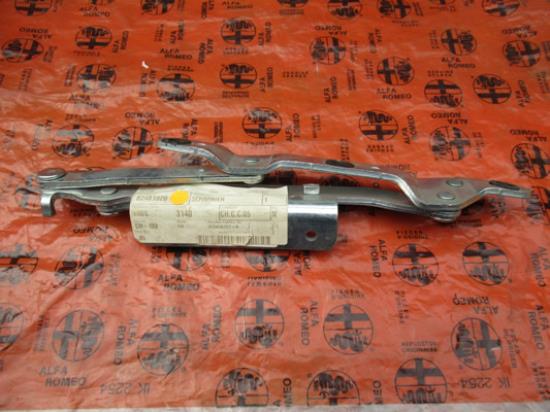 82481320 Scharnier achterklep rechterzijde