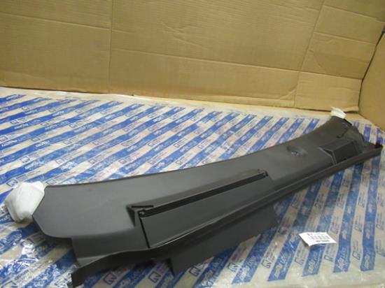 46738889 Paravan voorruit