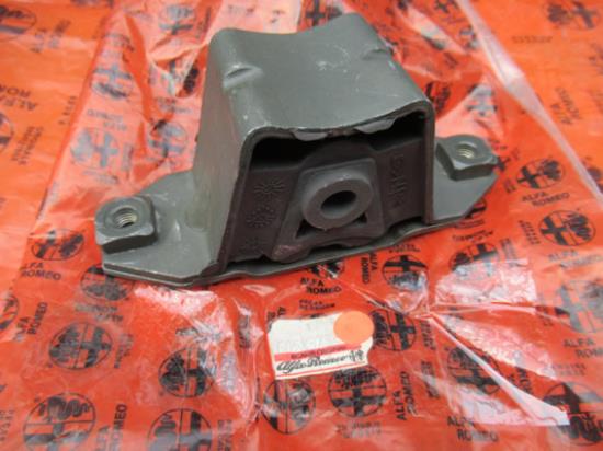 60583732 Gummistuk differentieel achterzijde 3.0 6V Q4