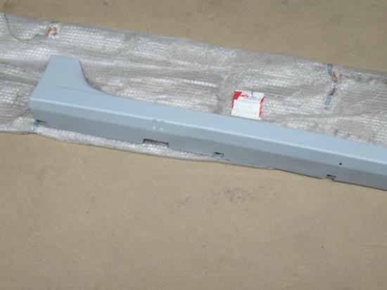 735359548 Sideskirt rechterzijde