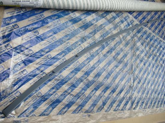 735403819 Langsdrager voor dakdrager linkerzijde