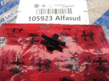 105923 Bevestigingsclip motorkap