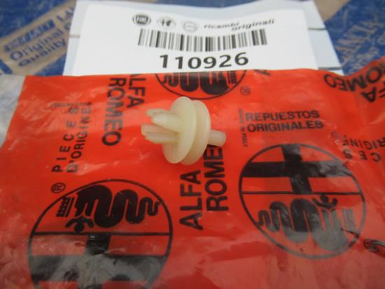 110926 Sideskirt clip