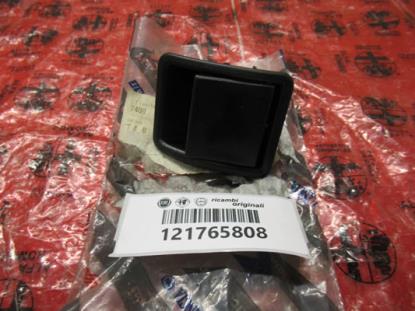 121765808 Achterbank hendel rechterzijde