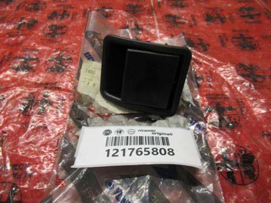 121765808 Achterbank hendel rechterzijde