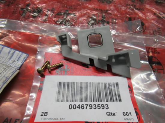 46793593 Koplampsteun linksvoor