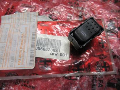 60623031 Schakelaar open dak rechterzijde