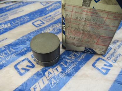 60810675 Distributie klepstoter